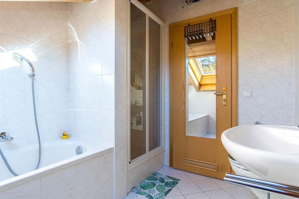 Luxury Living Near Weissensee +Balcony +Netflix Füssen Exterior foto
