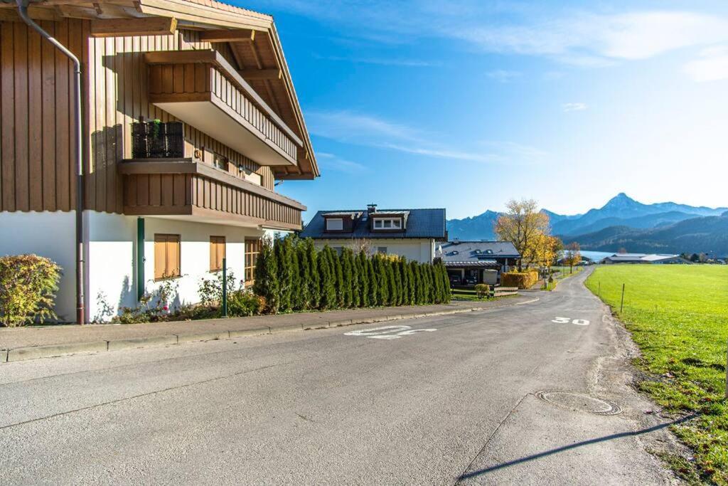 Ferienwohnung Luxury Living Near Weissensee +Balcony +Netflix Füssen Exterior foto